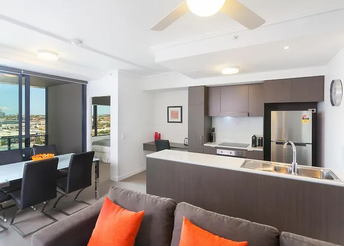 Keeping Cool On Connor - Executive 2Br Fortitude Valley Apartment With Pool And Views